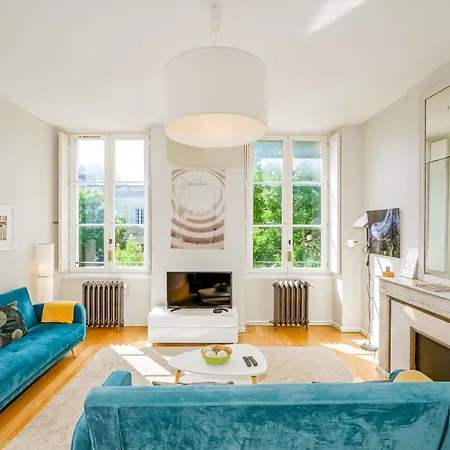 Appartement T3 De Prestige Proche Du Jardin Public De *